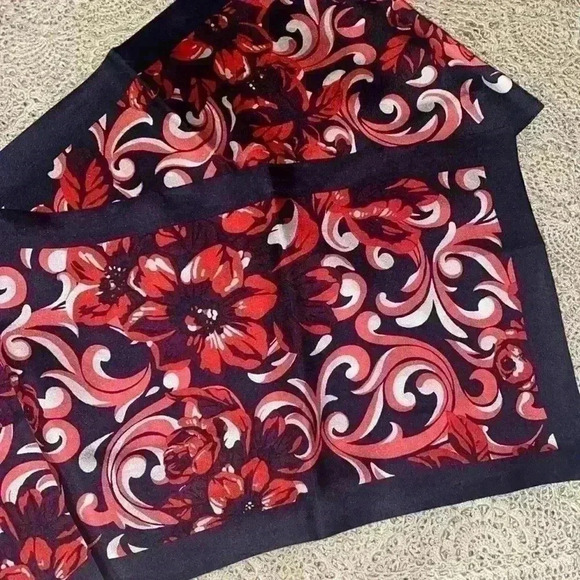 Floral print silk scarf - Picture 3 of 3